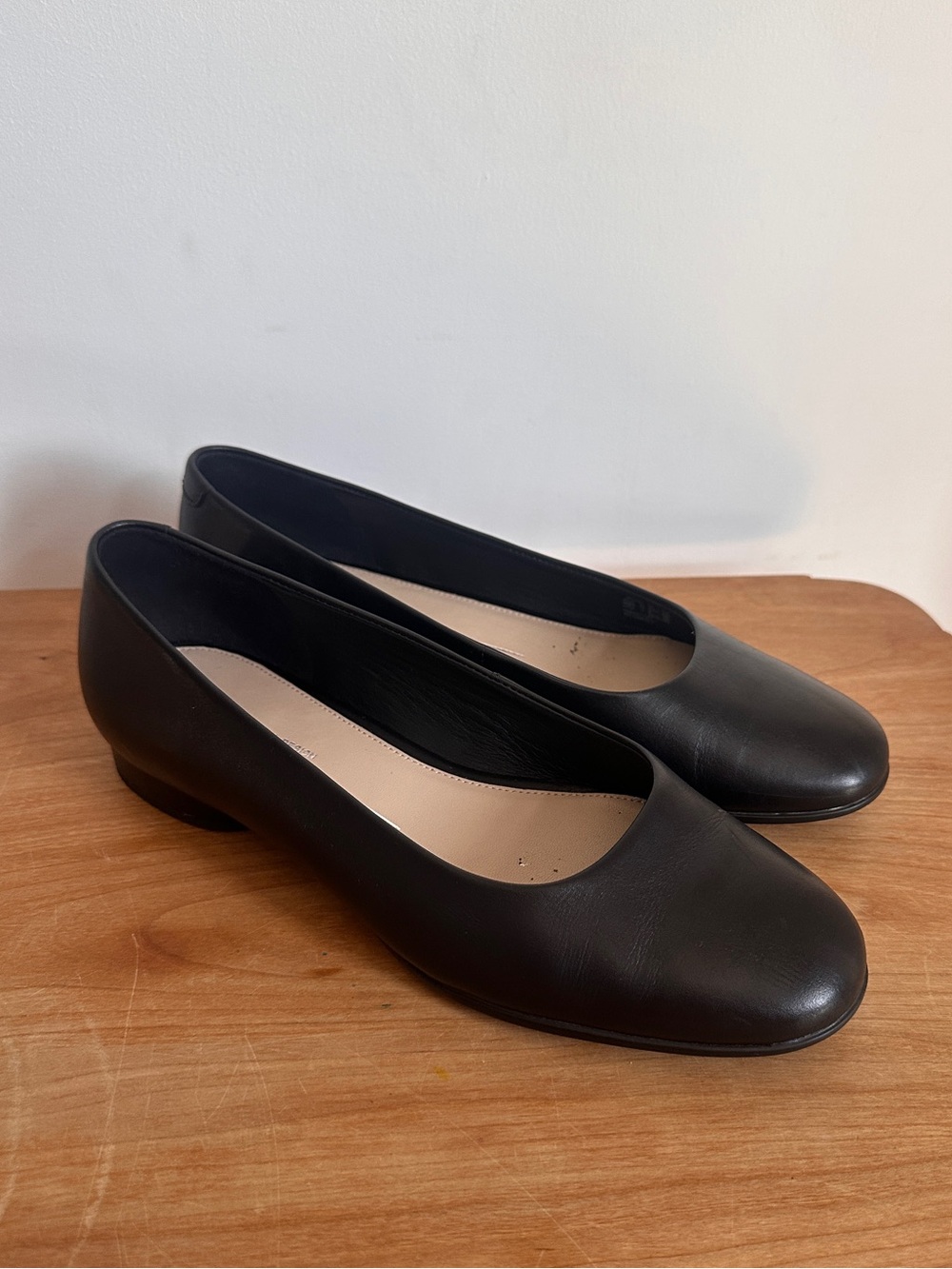 Ecco Black Leather Round Toe Ballet Flats Worn 3x EU 39 USA 8 / 8.